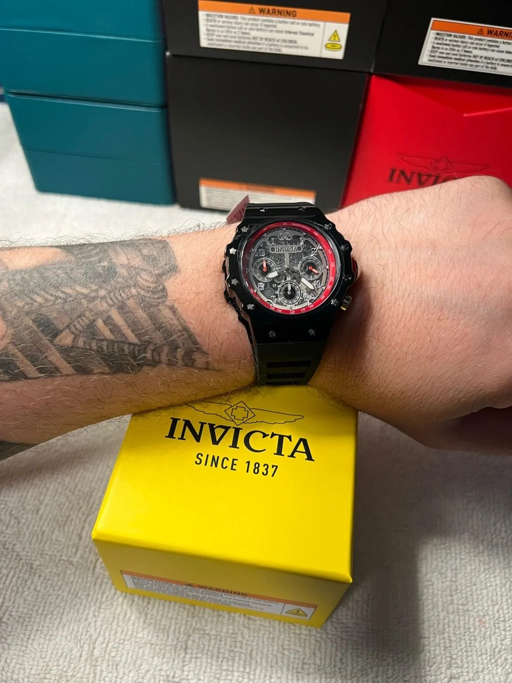 Invicta Racing Valyron Men’s Watch-41mm MOD-69779 Black & Red (NWT) Limited!!!